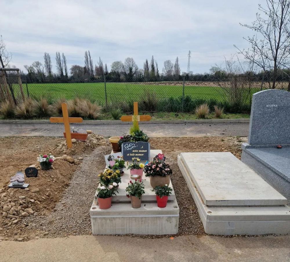 Monument funéraire près de Châteauneuf-les-Martigues